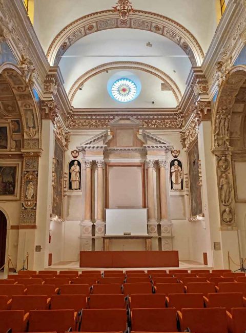 interno della chiesa di san filippo neri di fermo